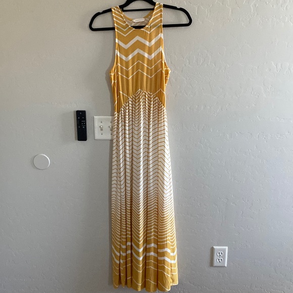 entro Dresses & Skirts - ENTRO Sleeveless Chevron Pattern Maxi Dress Size Small